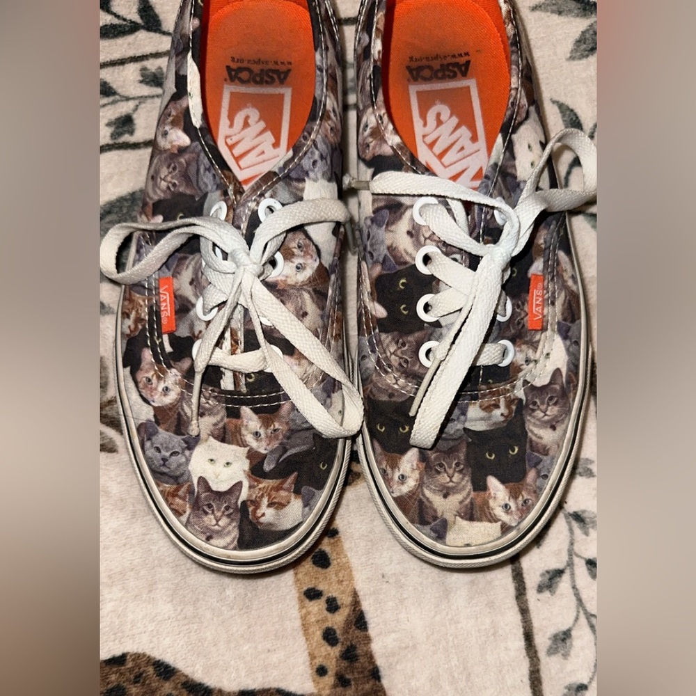 VANS Cat Kitty ASPCS
Rescue Canvas Lace Up 7 Low top Vintage
Sneakers
